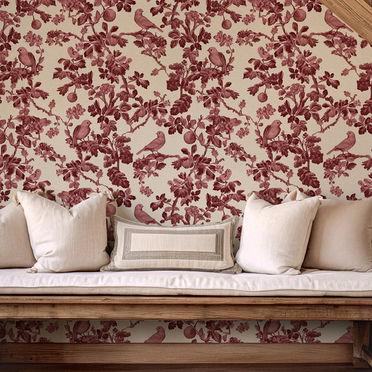 Ruby - Papier peint mural vintage rouge à motif d'oiseaux, inspiré de la toile de Jouy rouge.