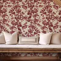 Ruby - Papier peint mural vintage rouge à motif d'oiseaux, inspiré de la toile de Jouy rouge.