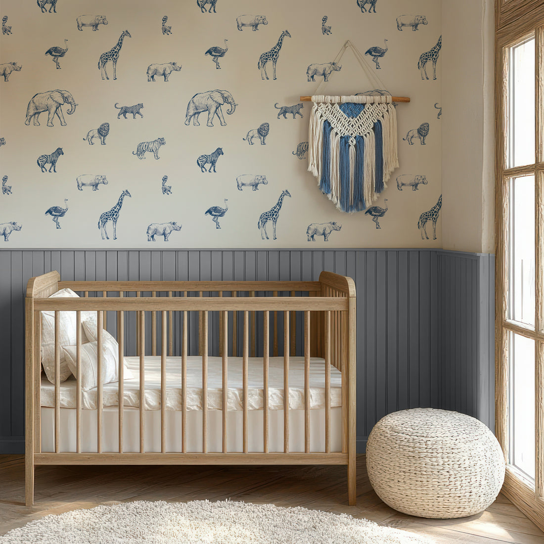 Papier peint animaux de safari esquissés bleu et crème - Removable Wallpaper (Peel & Stick)